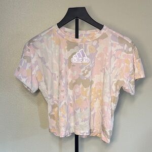 Adidas XL Women’s Pastel Camo Crop Tee